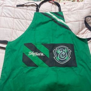 Williams Sonoma Harry Potter Slytherin apron